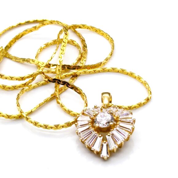 Glowing Heart CZ Pendant Necklace, Gold Tone Setting and Chain, Chaton Cubic Zir - Picture 4 of 6